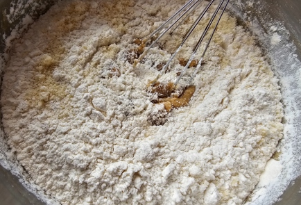 Фото шага рецепта Кофейный кекс с грецким орехом 175359 шаг 5  