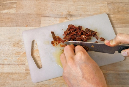 Фото шага рецепта Колбаски с паприкой и вялеными помидорами 23331 шаг 4  