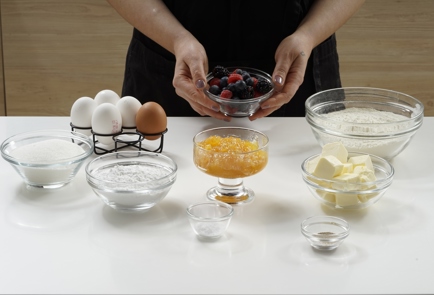 Фото шага рецепта Корзиночки с белковым кремом и ягодами 152952 шаг 1  