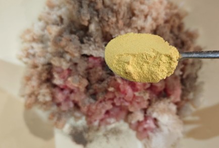 Фото шага рецепта Котлеты с хлебом и куркумой 190915 шаг 6  