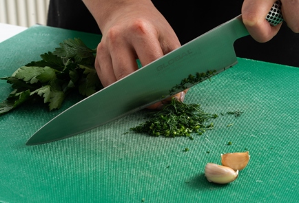 Фото шага рецепта Крабкейки с соусом тартар и зеленым салатом 151713 шаг 2  