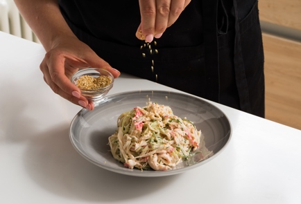 Фото шага рецепта Крабовый салат с огурцами и дайконом 152622 шаг 10  