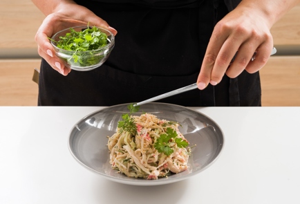 Фото шага рецепта Крабовый салат с огурцами и дайконом 152622 шаг 11  