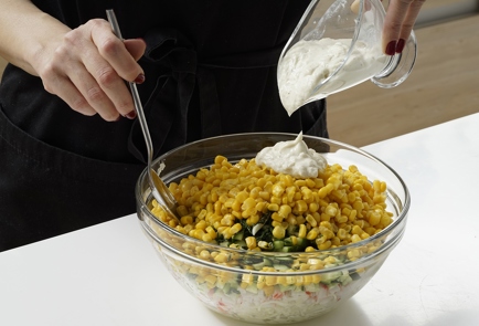 Фото шага рецепта Крабовый салат с яйцами 152965 шаг 10  