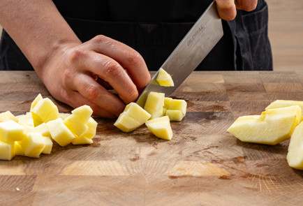 Фото шага рецепта Крамбл из яблок и клюквы 190685 шаг 3