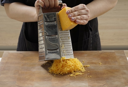 Фото шага рецепта Крекеры с сыром и икрой 152957 шаг 4  