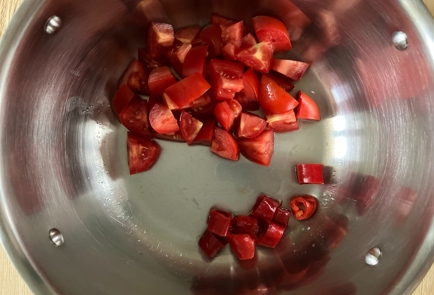 Фото шага рецепта Креветки с овощами в духовке под острым соусом 174618 шаг 5  