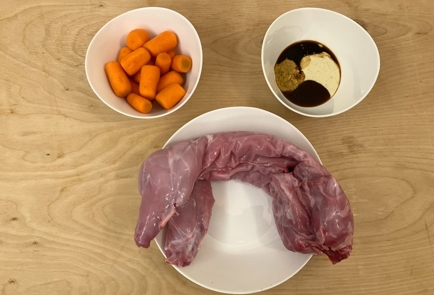 Фото шага рецепта Кролик запеченный с морковью в духовке 174085 шаг 2  