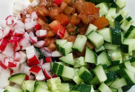 Фото шага рецепта Кубанский овощной салат с чесноком 152329 шаг 2  