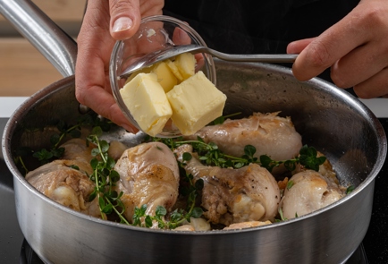 Фото шага рецепта Курица на сковороде 174914 шаг 7  