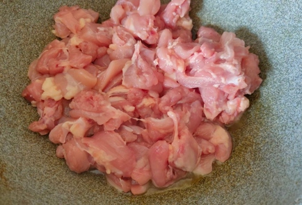 Фото шага рецепта Курица с грибами и зеленым луком в сливочном соусе 176172 шаг 4  