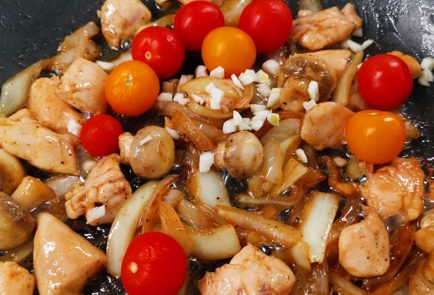 Фото шага рецепта Курица с грибами в сливочном соусе 175510 шаг 8  