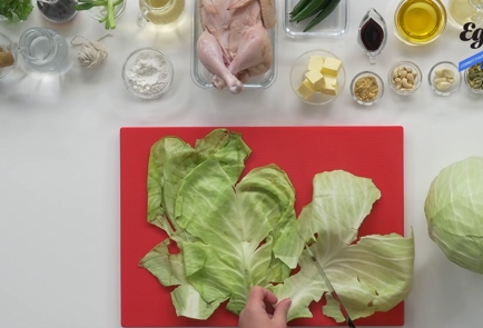 Фото шага рецепта Курица с имбирем в капустных листьях 151579 шаг 1  