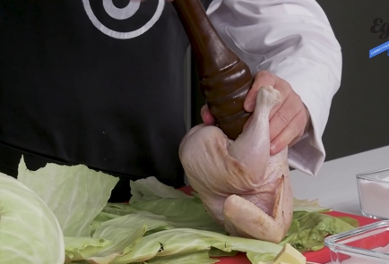 Фото шага рецепта Курица с имбирем в капустных листьях 151579 шаг 2  