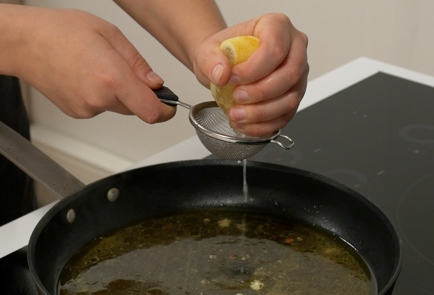Фото шага рецепта Курица с тимьяном и лимоном 139956 шаг 3  