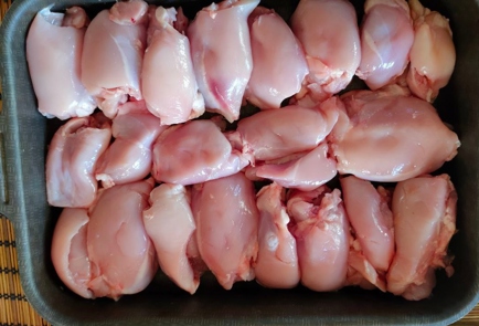 Фото шага рецепта Тушеная курица с грибами и сыром 174534 шаг 2  