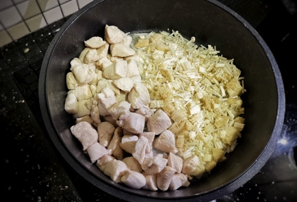 Фото шага рецепта Курица тушенная в кокосовом молоке с лаймом и чесноком 151212 шаг 15  