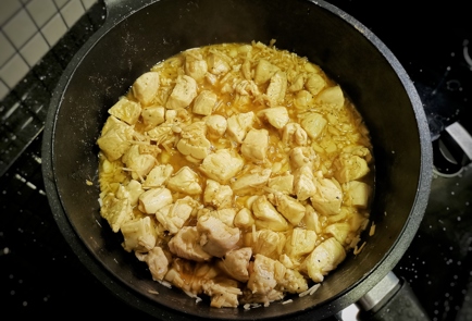 Фото шага рецепта Курица тушенная в кокосовом молоке с лаймом и чесноком 151212 шаг 19  