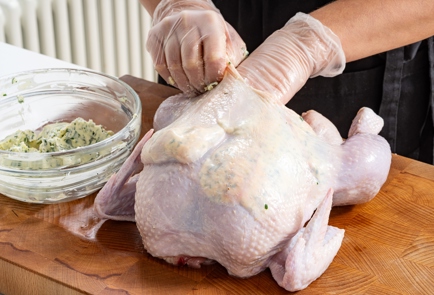 Фото шага рецепта Курица в духовке с пряным маслом 175372 шаг 10  