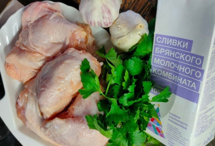 Фото шага рецепта Курица в сливочночесночном соусе с зеленью как шкмерули 175589 шаг 1  