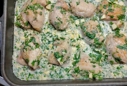 Фото шага рецепта Курица в сливочночесночном соусе с зеленью как шкмерули 175589 шаг 14  