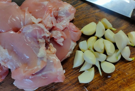 Фото шага рецепта Курица в сливочночесночном соусе с зеленью как шкмерули 175589 шаг 2  