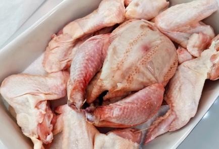 Фото шага рецепта Курица в специях на солевой подложке 152581 шаг 2  