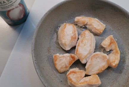 Фото шага рецепта Куриная грудка в соусе 190859 шаг 5