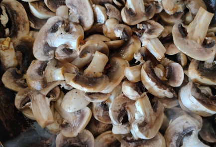 Фото шага рецепта Куриные бедра с грибами и сливками 186526 шаг 12  