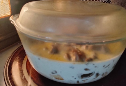 Фото шага рецепта Куриные бедра с грибами и сливками 186526 шаг 15  