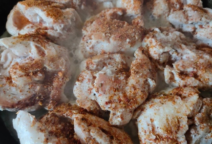 Фото шага рецепта Куриные бедра с грибами и сливками 186526 шаг 7  