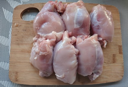 Фото шага рецепта Куриные бедра с кабачками и чесноком 186707 шаг 1  