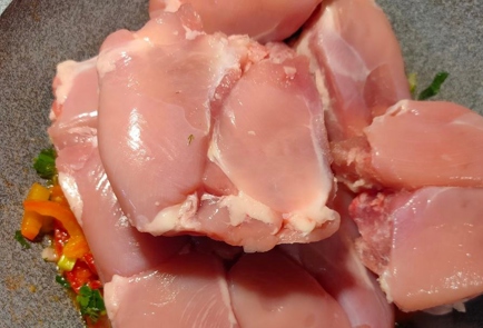Фото шага рецепта Куриные бедра тушеные с луком помидором и сладким перцем 175249 шаг 11  