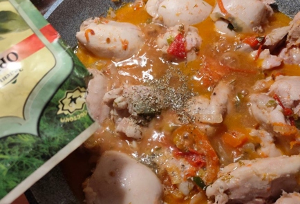 Фото шага рецепта Куриные бедра тушеные с луком помидором и сладким перцем 175249 шаг 13  
