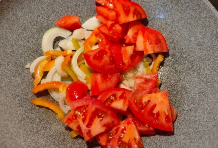 Фото шага рецепта Куриные бедра тушеные с луком помидором и сладким перцем 175249 шаг 7  