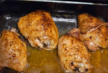 Фото шага рецепта Куриные бедра в духовке в фольге 190853 шаг 11  