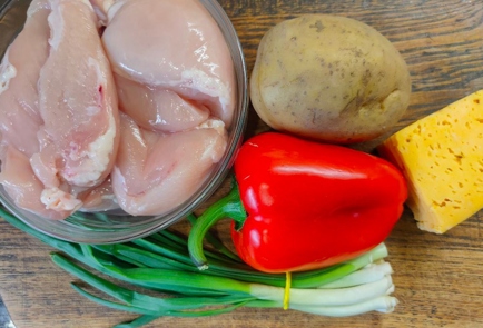 Фото шага рецепта Куриные кармашки с начинкой из овощей и сыра 175456 шаг 1  