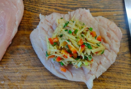 Фото шага рецепта Куриные кармашки с начинкой из овощей и сыра 175456 шаг 12  