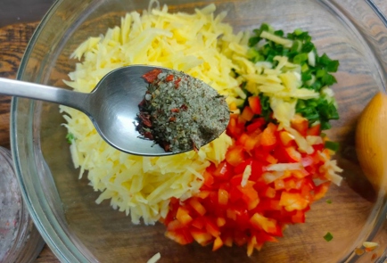 Фото шага рецепта Куриные кармашки с начинкой из овощей и сыра 175456 шаг 8  
