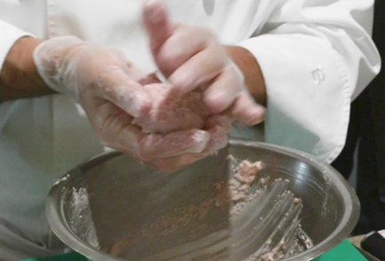 Фото шага рецепта Куриные котлеты с соусом из ряженки 174616 шаг 8  