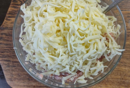 Фото шага рецепта Куриные котлеты с сыром специями и гарниром из цветной капусты 175479 шаг 6  