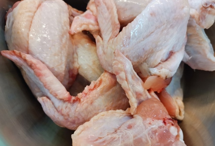 Фото шага рецепта Куриные крылышки карри в духовке 176192 шаг 1  