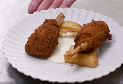 Фото шага рецепта Куриные крылышки в стиле кордонблю с хрустящей картошкой 174726 шаг 17  
