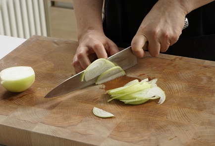 Фото шага рецепта Куриные сердечки на сковороде с запеченными томатами 152829 шаг 3  