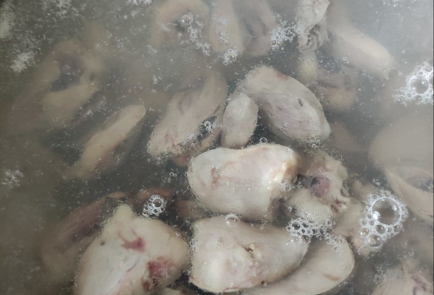Фото шага рецепта Куриные сердечки со шпинатом в сливочном соусе 173452 шаг 3  