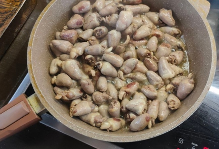 Фото шага рецепта Куриные сердечки тушенные с овощами в сметанном соусе 175893 шаг 3  