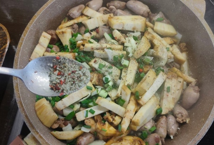 Фото шага рецепта Куриные сердечки тушенные с овощами в сметанном соусе 175893 шаг 8  