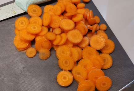 Фото шага рецепта Куриный бульон с яйцом 190738 шаг 3