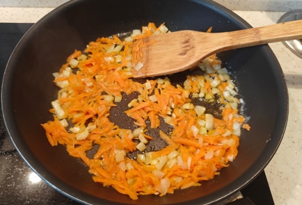 Фото шага рецепта Куриный суп с чесночными сухариками 175933 шаг 5  