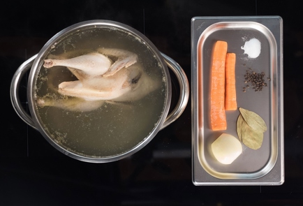 Фото шага рецепта Куриный суп с домашней лапшой и сухариками 126508 шаг 3  